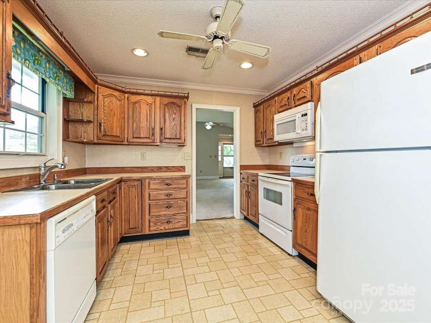 2919 Peachwood Court, Fort Mill, SC 29715.  MLS# CAR4254130, YatesRealty ID 12026. Kitchen