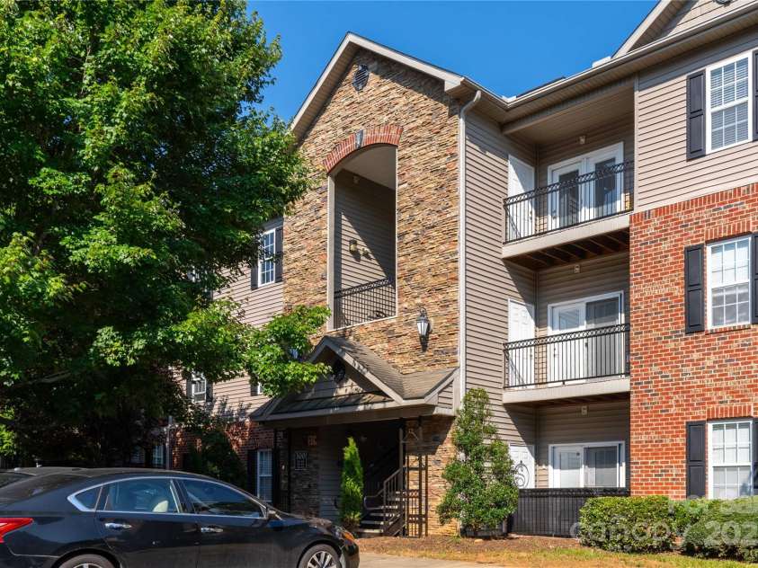 332 Appeldoorn Circle, Asheville, NC 28803.  MLS# CAR4279509, YatesRealty ID 12027. 300 Appeldoorn Cir.