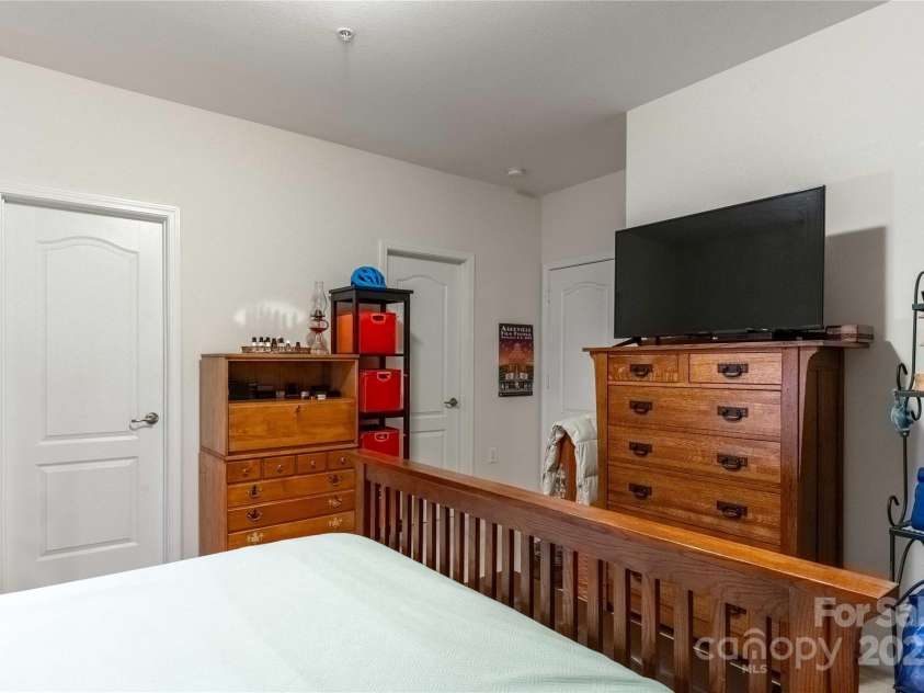 332 Appeldoorn Circle, Asheville, NC 28803.  MLS# CAR4279509, YatesRealty ID 12027. 