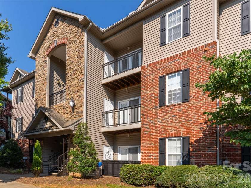 332 Appeldoorn Circle, Asheville, NC 28803.  MLS# CAR4279509, YatesRealty ID 12027. 