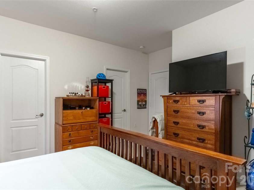 332 Appeldoorn Circle, Asheville, NC 28803.  MLS# CAR4279509, YatesRealty ID 12027. 