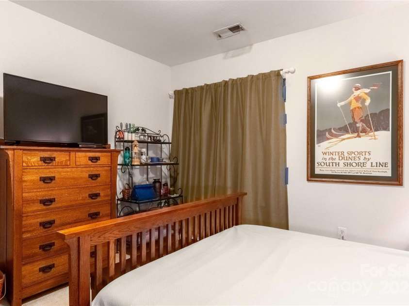 332 Appeldoorn Circle, Asheville, NC 28803.  MLS# CAR4279509, YatesRealty ID 12027. Primary bedroom