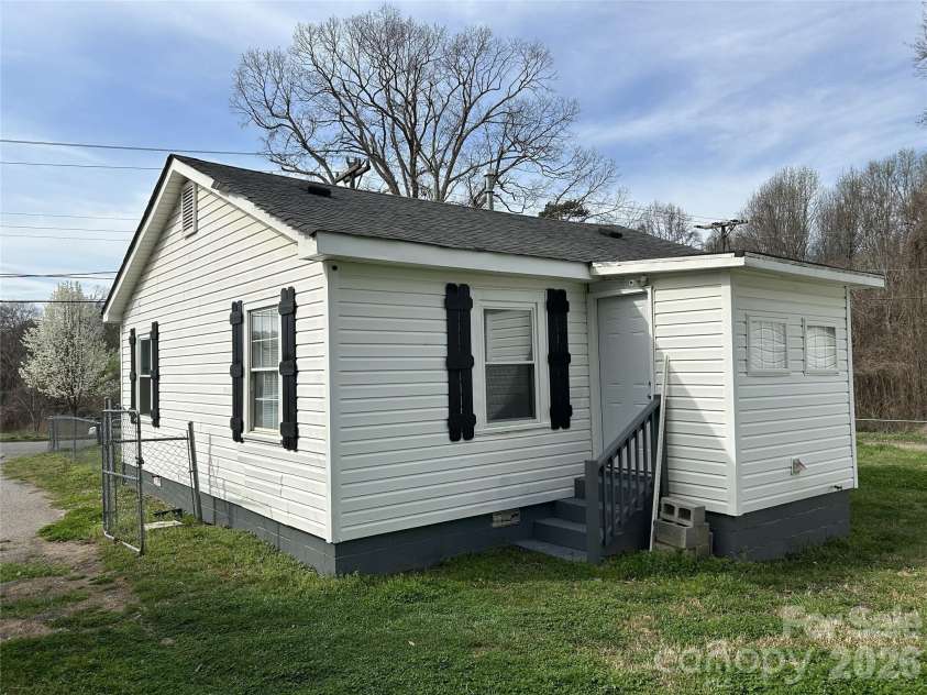 1716 pope Avenue, Gastonia, NC 28052.  MLS# CAR4358799, YatesRealty ID 12028. Back side