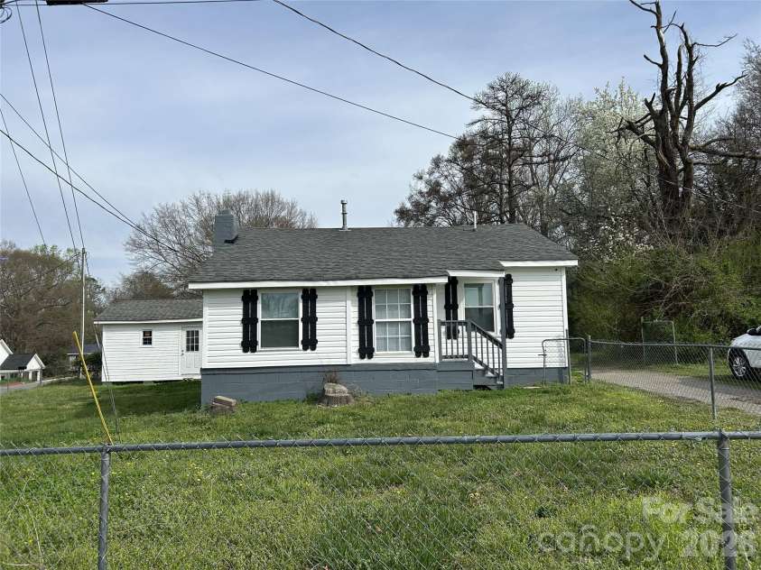 1716 pope Avenue, Gastonia, NC 28052.  MLS# CAR4358799, YatesRealty ID 12028. Front