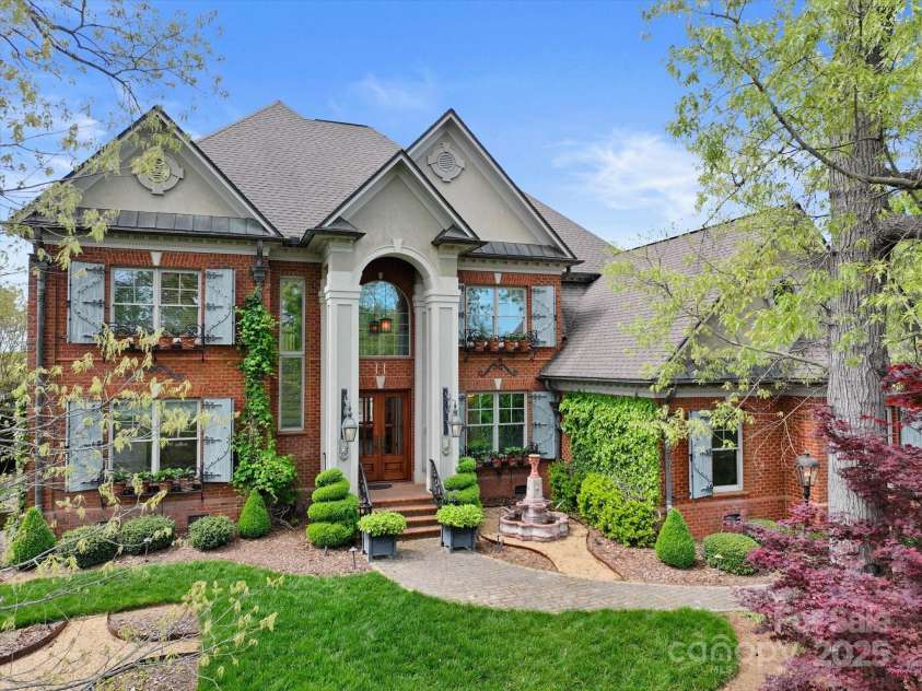 4465 3rd Street, Hickory, NC 28601.  MLS# CAR4247414, YatesRealty ID 12028. 4465 3rd St NW