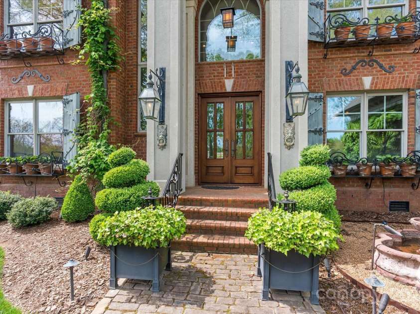 4465 3rd Street, Hickory, NC 28601.  MLS# CAR4247414, YatesRealty ID 12028. 