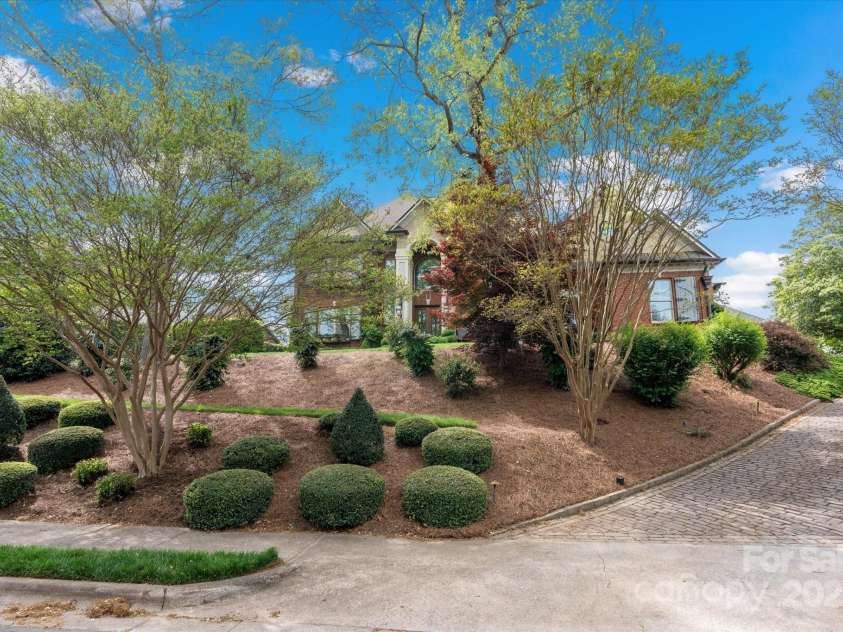 4465 3rd Street, Hickory, NC 28601.  MLS# CAR4247414, YatesRealty ID 12028. 