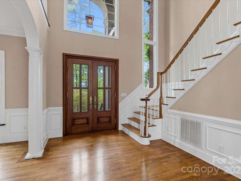 4465 3rd Street, Hickory, NC 28601.  MLS# CAR4247414, YatesRealty ID 12028. Foyer