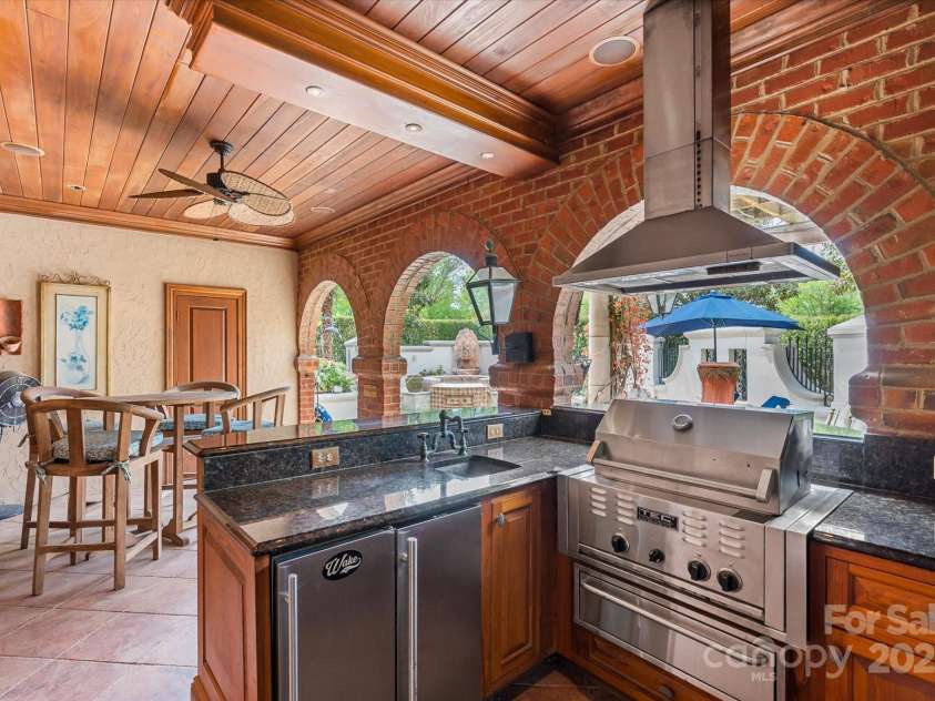 4465 3rd Street, Hickory, NC 28601.  MLS# CAR4247414, YatesRealty ID 12028. Outdoor Kitchen