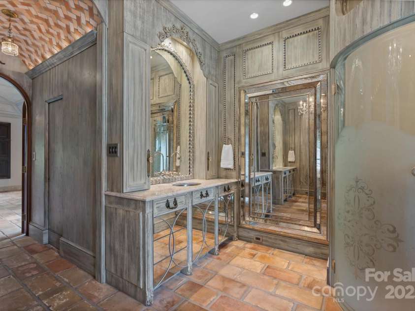 4465 3rd Street, Hickory, NC 28601.  MLS# CAR4247414, YatesRealty ID 12028. Primary Bath