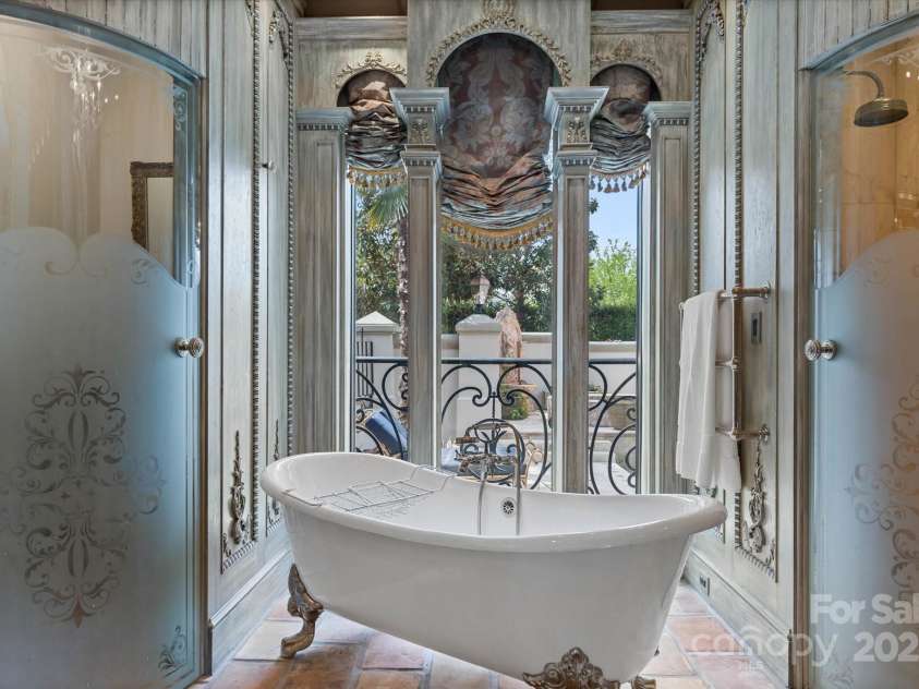 4465 3rd Street, Hickory, NC 28601.  MLS# CAR4247414, YatesRealty ID 12028. Primary Bath