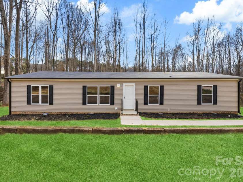 138 Key West Lane, Mooresville, NC 28115.  MLS# CAR4301008, YatesRealty ID 12029. 