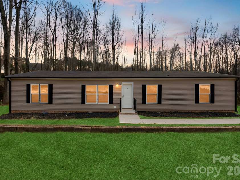 138 Key West Lane, Mooresville, NC 28115.  MLS# CAR4301008, YatesRealty ID 12029. 