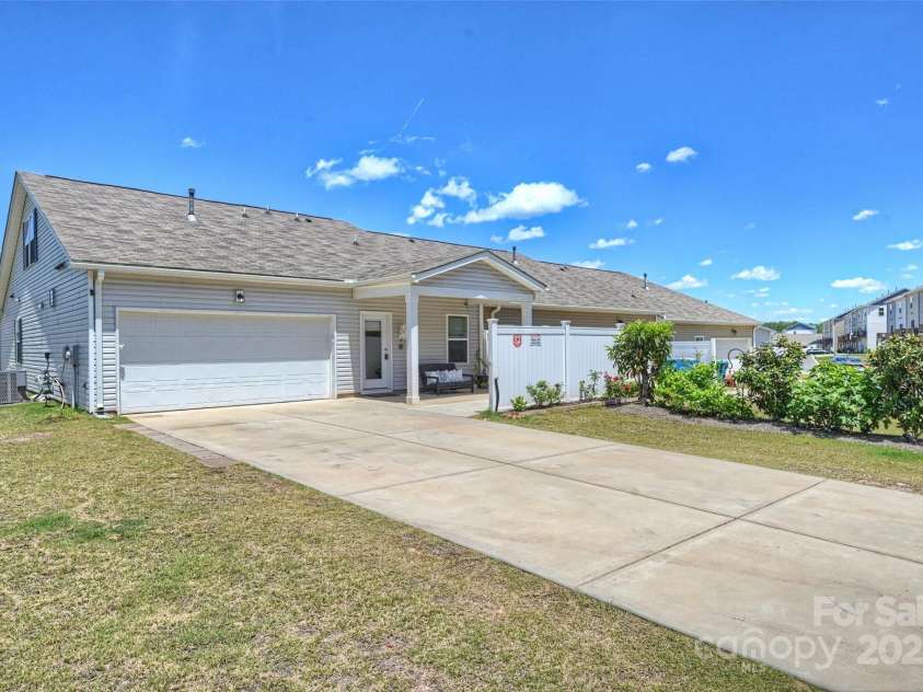 8853 Brakeman Drive, Waxhaw, NC 28173.  MLS# CAR4256779, YatesRealty ID 12029. 