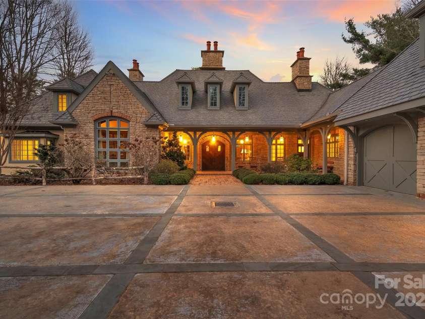 138 Indian Trace, Lake Toxaway, NC 28747.  MLS# CAR4202517, YatesRealty ID 1203. 