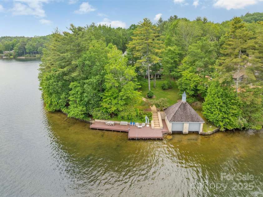138 Indian Trace, Lake Toxaway, NC 28747.  MLS# CAR4202517, YatesRealty ID 1203. 