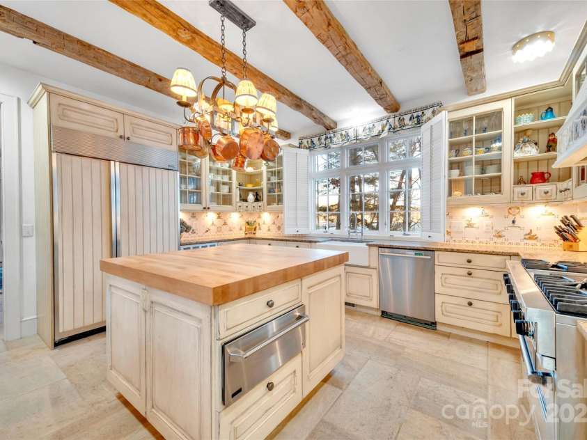 138 Indian Trace, Lake Toxaway, NC 28747.  MLS# CAR4202517, YatesRealty ID 1203. 