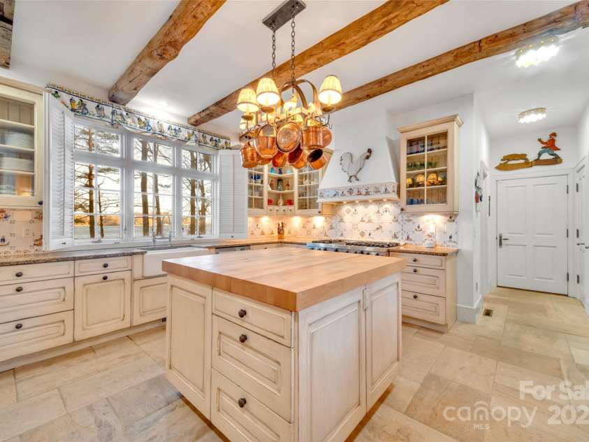 138 Indian Trace, Lake Toxaway, NC 28747.  MLS# CAR4202517, YatesRealty ID 1203. 