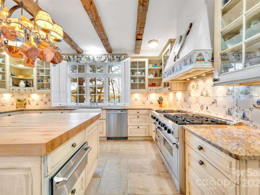 138 Indian Trace, Lake Toxaway, NC 28747.  MLS# CAR4202517, YatesRealty ID 1203. 