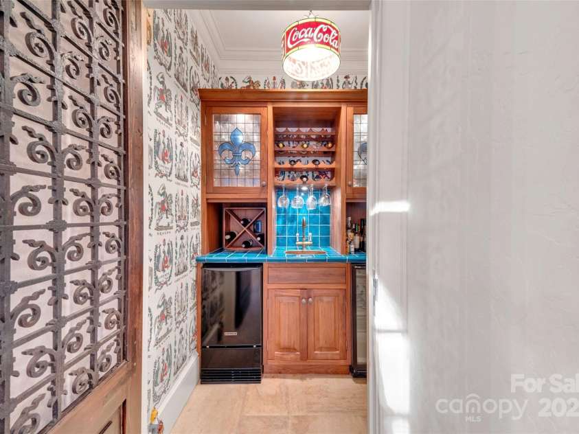 138 Indian Trace, Lake Toxaway, NC 28747.  MLS# CAR4202517, YatesRealty ID 1203. 