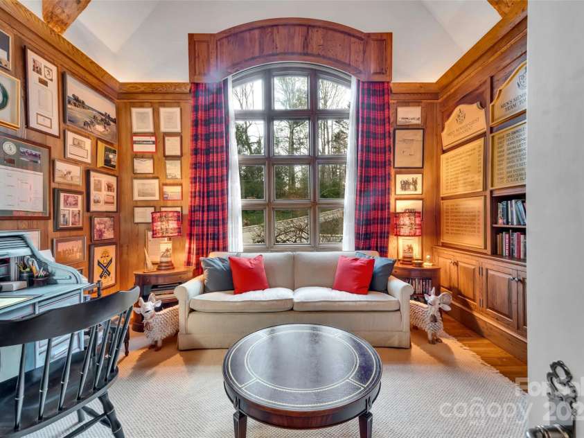 138 Indian Trace, Lake Toxaway, NC 28747.  MLS# CAR4202517, YatesRealty ID 1203. 