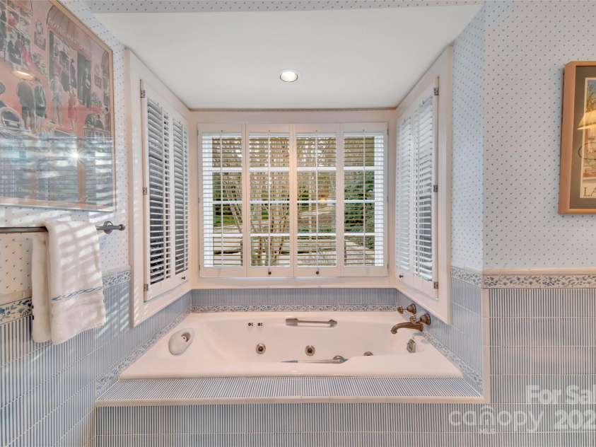 138 Indian Trace, Lake Toxaway, NC 28747.  MLS# CAR4202517, YatesRealty ID 1203. 