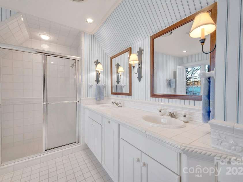 138 Indian Trace, Lake Toxaway, NC 28747.  MLS# CAR4202517, YatesRealty ID 1203. 