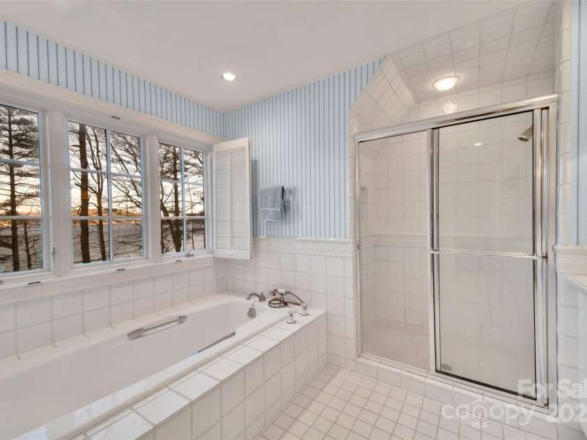 138 Indian Trace, Lake Toxaway, NC 28747.  MLS# CAR4202517, YatesRealty ID 1203. 