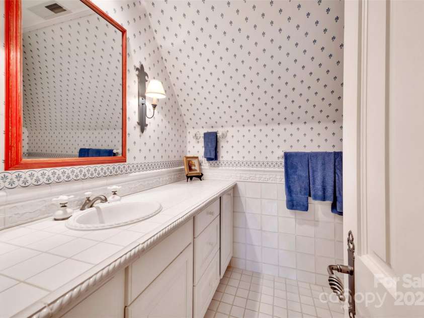 138 Indian Trace, Lake Toxaway, NC 28747.  MLS# CAR4202517, YatesRealty ID 1203. 