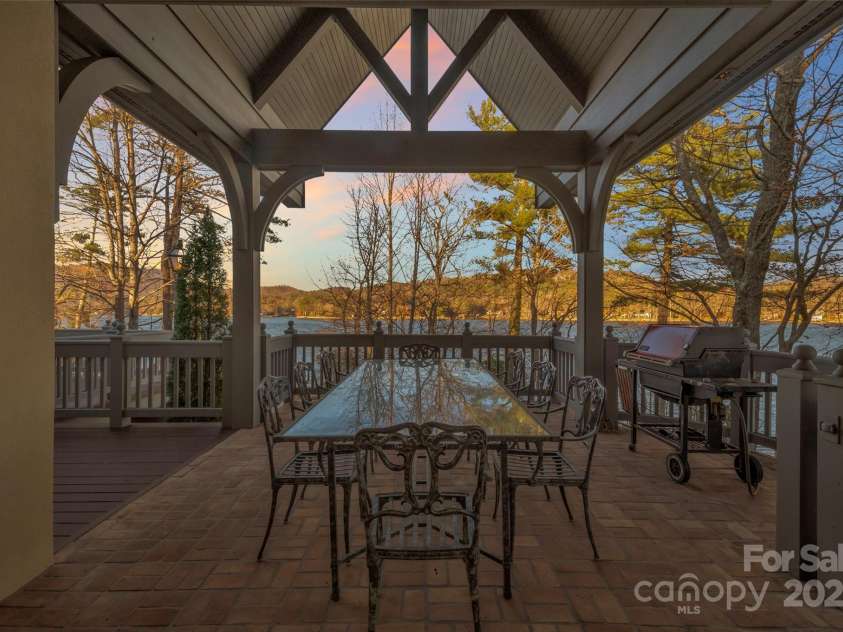 138 Indian Trace, Lake Toxaway, NC 28747.  MLS# CAR4202517, YatesRealty ID 1203. 