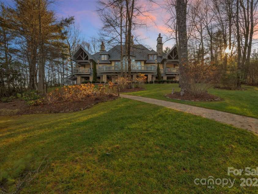 138 Indian Trace, Lake Toxaway, NC 28747.  MLS# CAR4202517, YatesRealty ID 1203. 