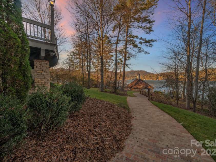 138 Indian Trace, Lake Toxaway, NC 28747.  MLS# CAR4202517, YatesRealty ID 1203. 