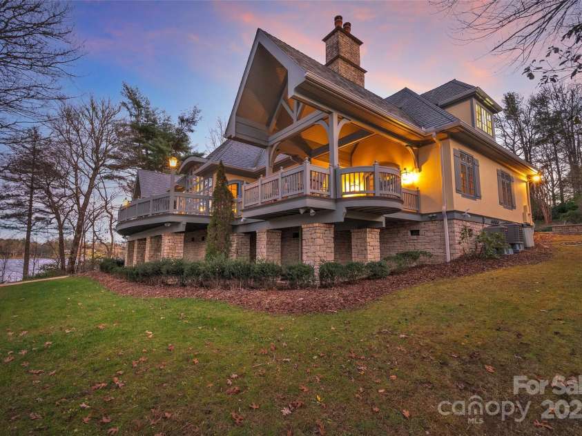 138 Indian Trace, Lake Toxaway, NC 28747.  MLS# CAR4202517, YatesRealty ID 1203. 