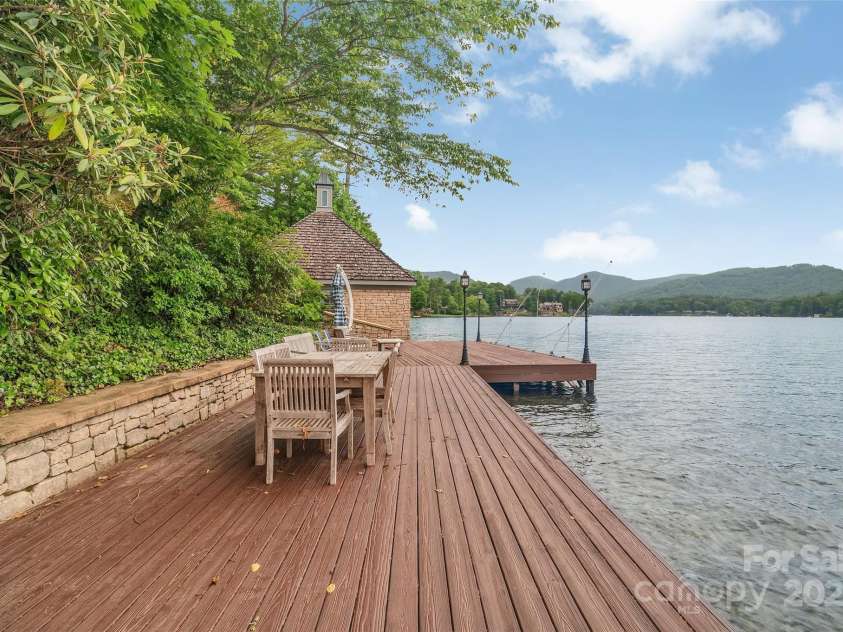138 Indian Trace, Lake Toxaway, NC 28747.  MLS# CAR4202517, YatesRealty ID 1203. 