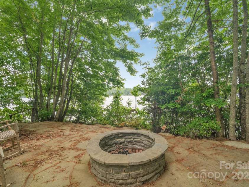 138 Indian Trace, Lake Toxaway, NC 28747.  MLS# CAR4202517, YatesRealty ID 1203. 