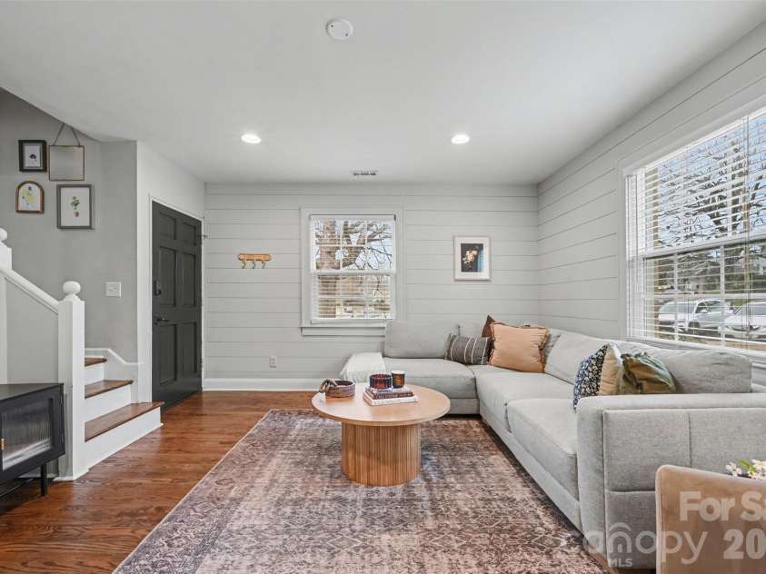 231 Wakefield Drive, Charlotte, NC 28209.  MLS# CAR4353258, YatesRealty ID 12030. 