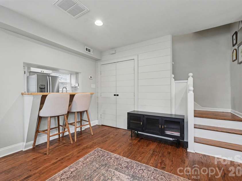231 Wakefield Drive, Charlotte, NC 28209.  MLS# CAR4353258, YatesRealty ID 12030. 
