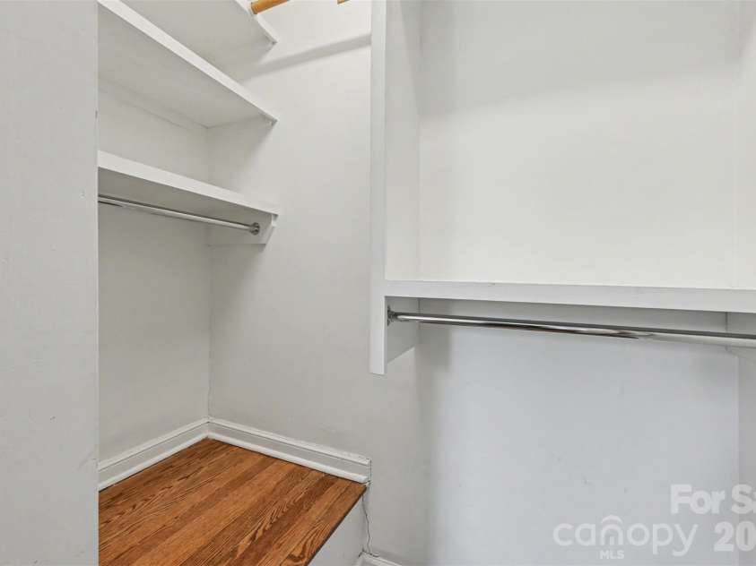 231 Wakefield Drive, Charlotte, NC 28209.  MLS# CAR4353258, YatesRealty ID 12030. 