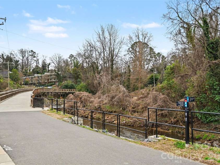 231 Wakefield Drive, Charlotte, NC 28209.  MLS# CAR4353258, YatesRealty ID 12030. 