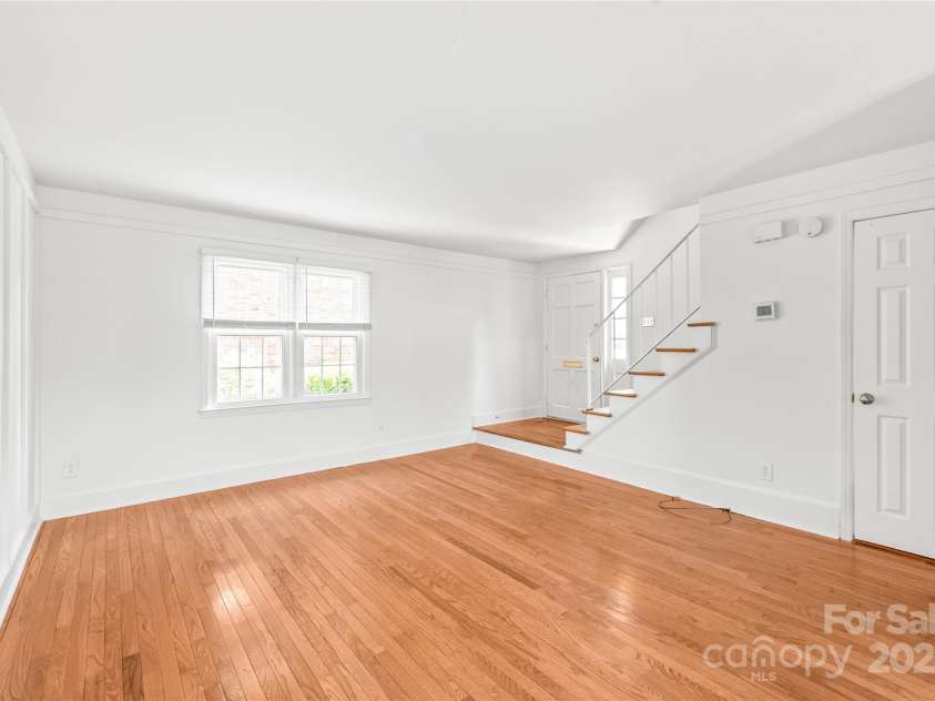 862 Mcalway Road, Charlotte, NC 28211.  MLS# CAR4256415, YatesRealty ID 12030. 