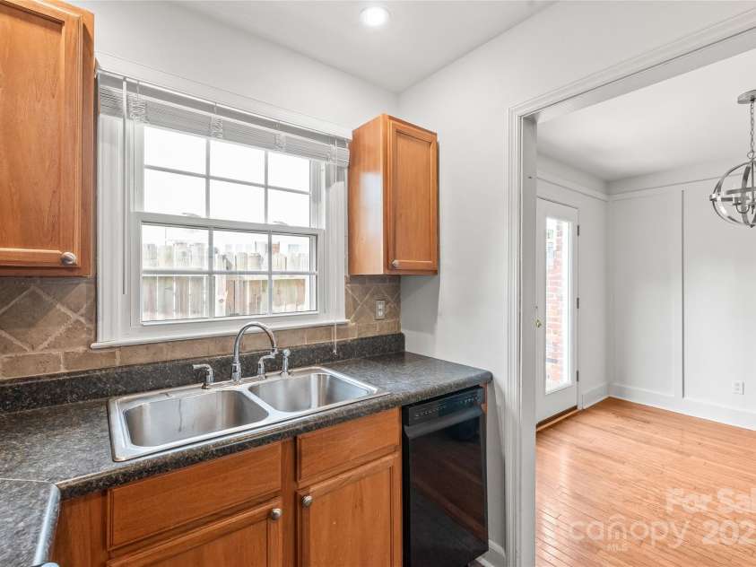 862 Mcalway Road, Charlotte, NC 28211.  MLS# CAR4256415, YatesRealty ID 12030. 