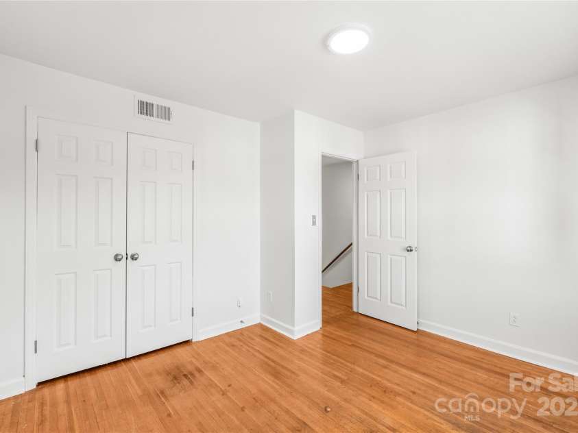 862 Mcalway Road, Charlotte, NC 28211.  MLS# CAR4256415, YatesRealty ID 12030. 