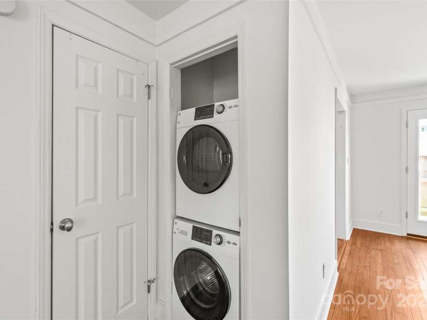 862 Mcalway Road, Charlotte, NC 28211.  MLS# CAR4256415, YatesRealty ID 12030. 