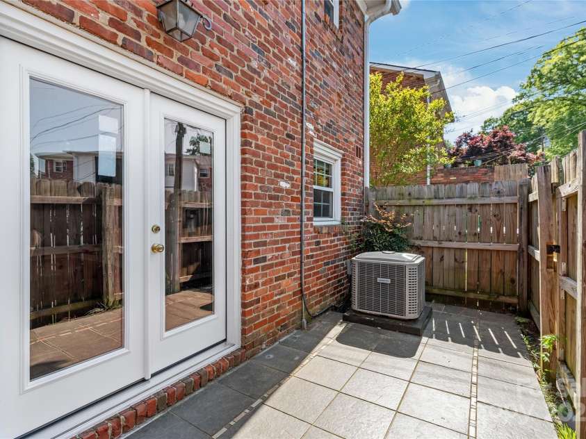 862 Mcalway Road, Charlotte, NC 28211.  MLS# CAR4256415, YatesRealty ID 12030. 