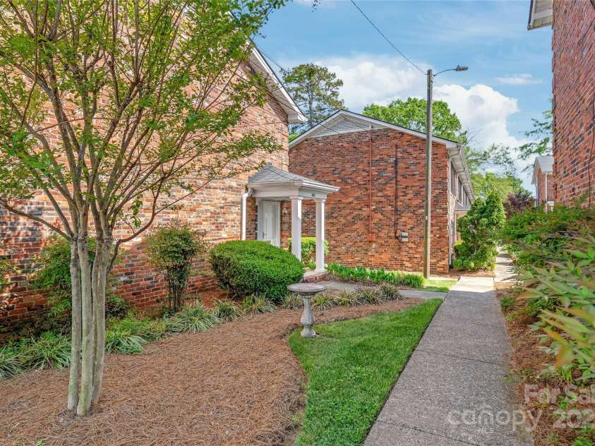 862 Mcalway Road, Charlotte, NC 28211.  MLS# CAR4256415, YatesRealty ID 12030. 