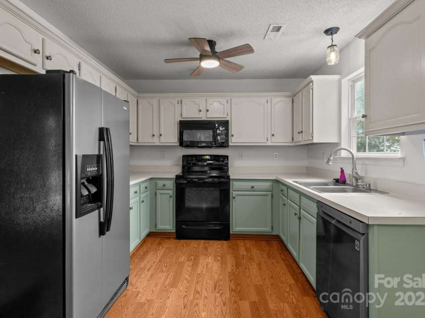 508 Long Creek Parkway, Charlotte, NC 28214.  MLS# CAR4253071, YatesRealty ID 12031. 