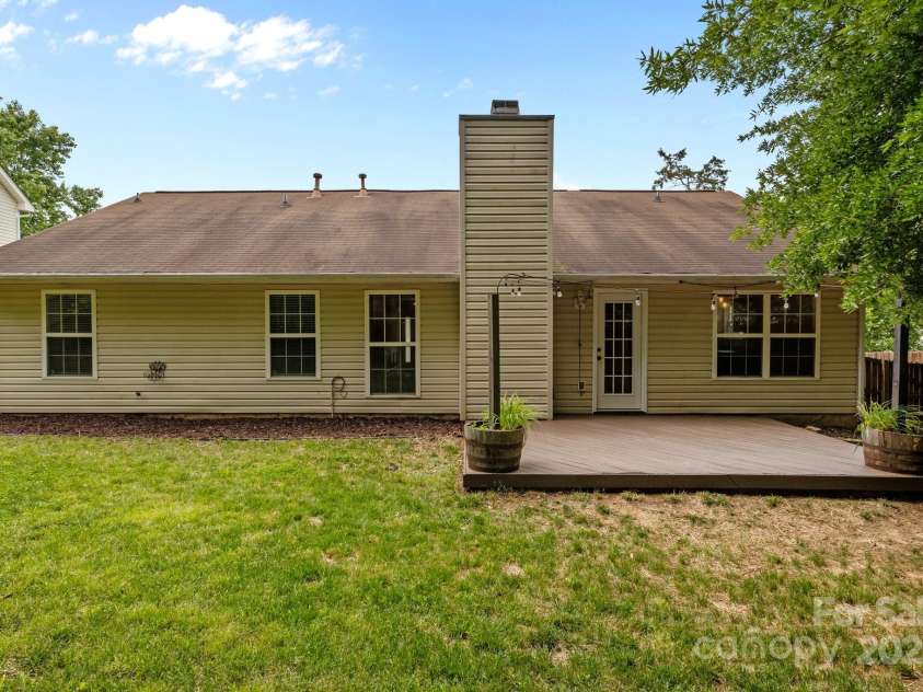 508 Long Creek Parkway, Charlotte, NC 28214.  MLS# CAR4253071, YatesRealty ID 12031. 