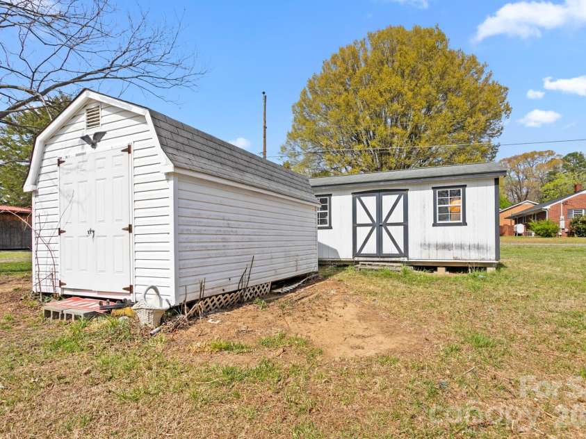 900 Ingle Street, Gibsonville, NC 27249.  MLS# CAR4352263, YatesRealty ID 12031. 