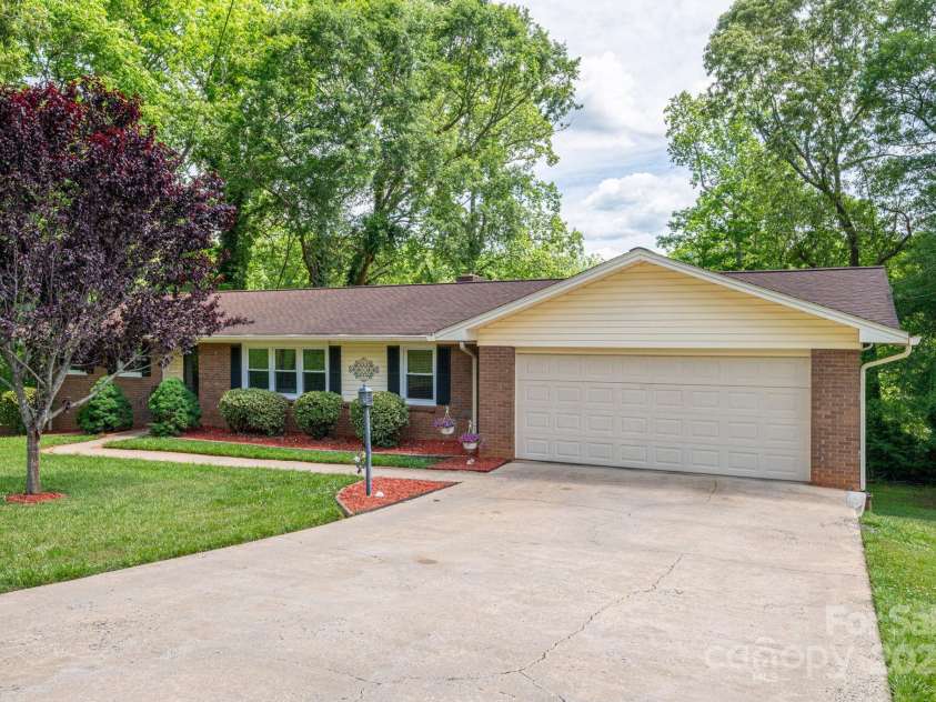 227 Country Club Circle, Shelby, NC 28150.  MLS# CAR4256011, YatesRealty ID 12032. A two-car garage and wide driveway provides ample parking.