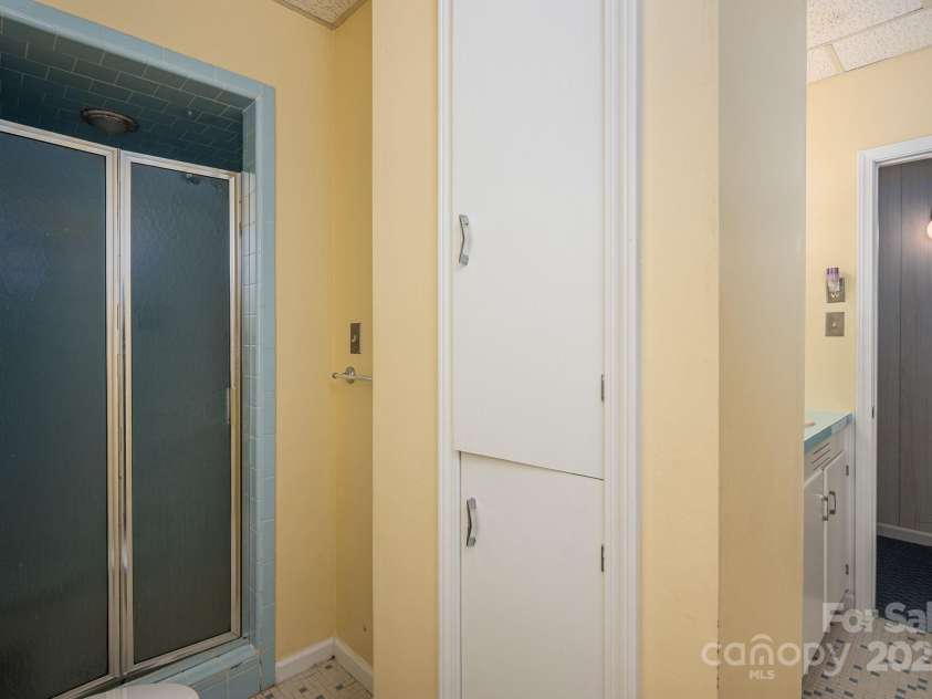 227 Country Club Circle, Shelby, NC 28150.  MLS# CAR4256011, YatesRealty ID 12032. Full bath in basement